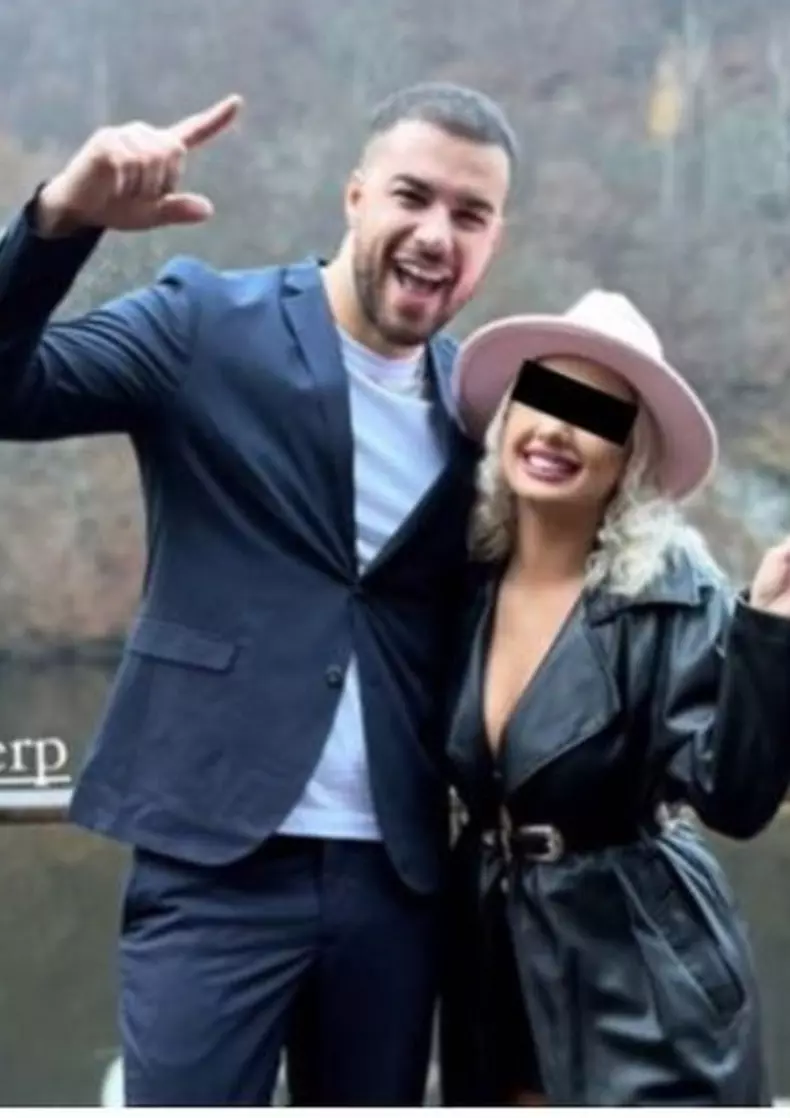 culita si femeia blonda