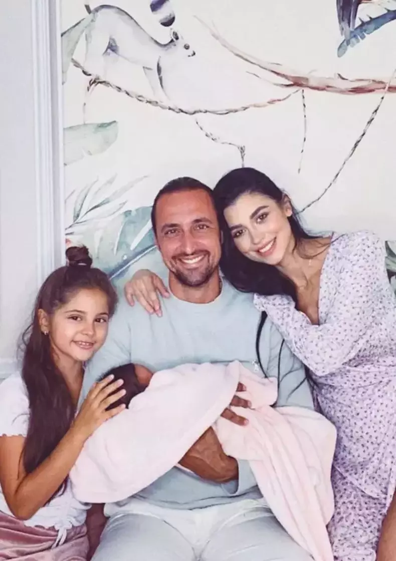 Cristina-Stefan-Denis-Stefan-Delia-Stefan-818x1024-1