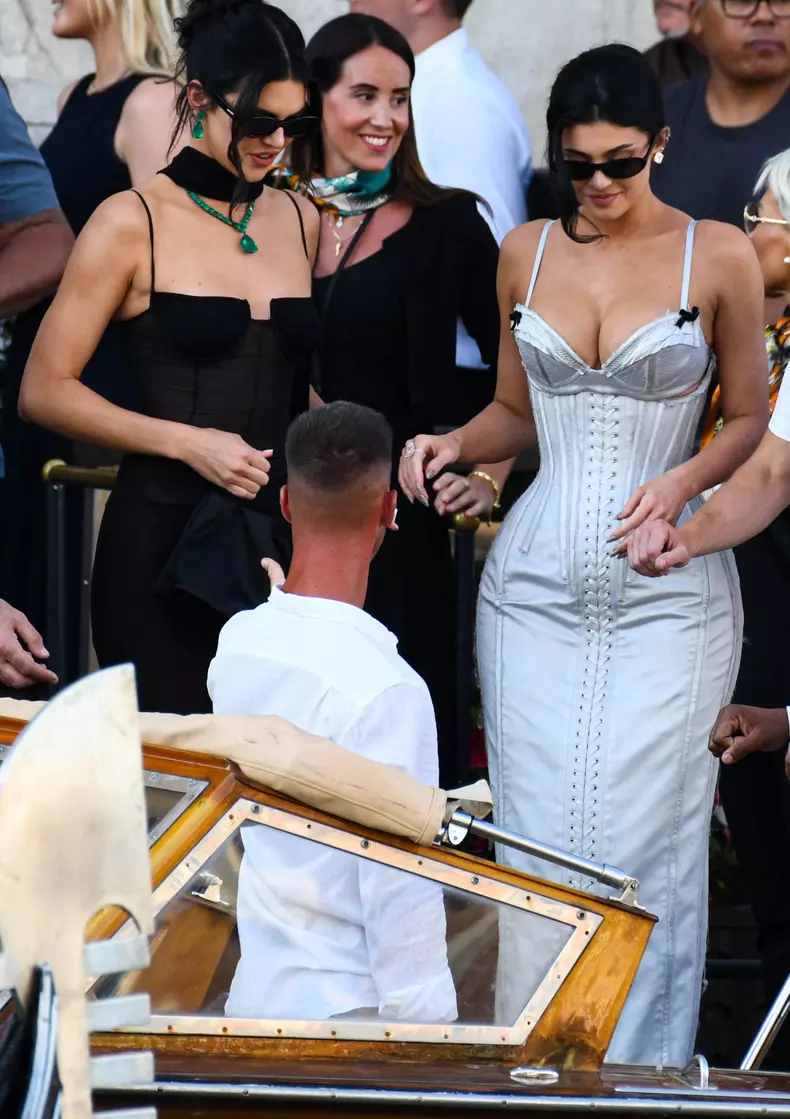 Kylie And Kendall Jenner Leaving Hotel On Bezos-Sanchez Wedding Day - Venice