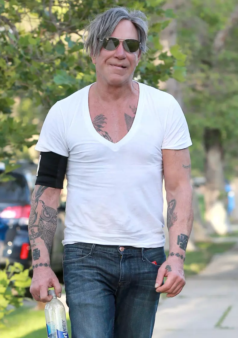 Semi-Exclusive... Mickey Rourke Stops By A Friends House