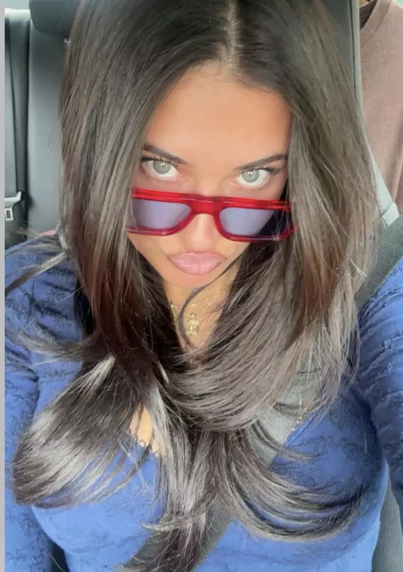 antonia cu ochelari