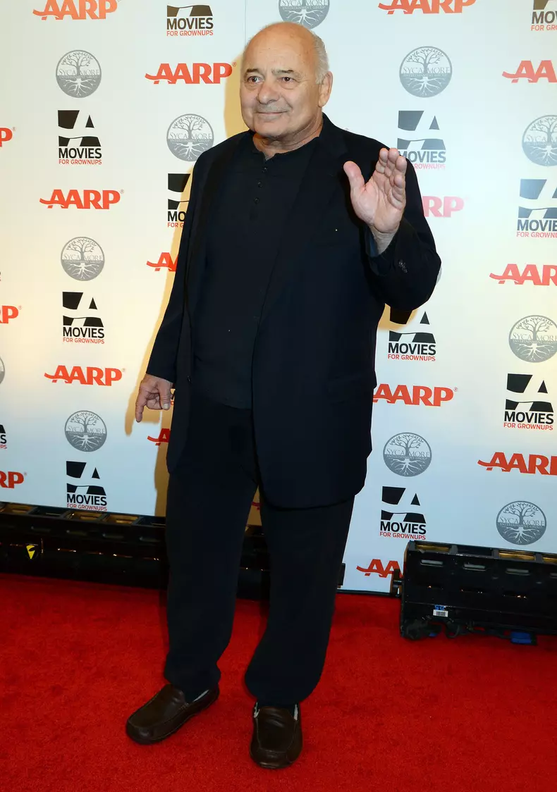 Burt Young a murit