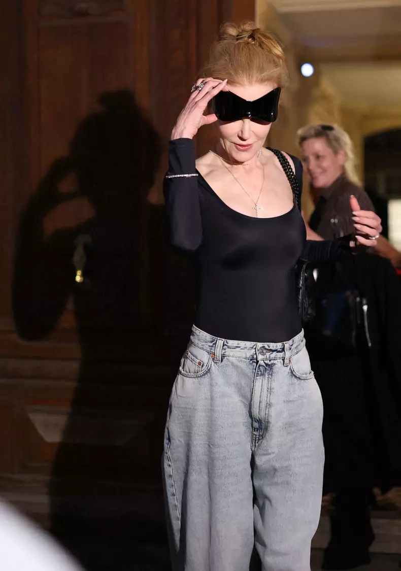 Nicole Kidman à la sortie d'un fitting Balenciaga lors de la Fashion Week de Paris