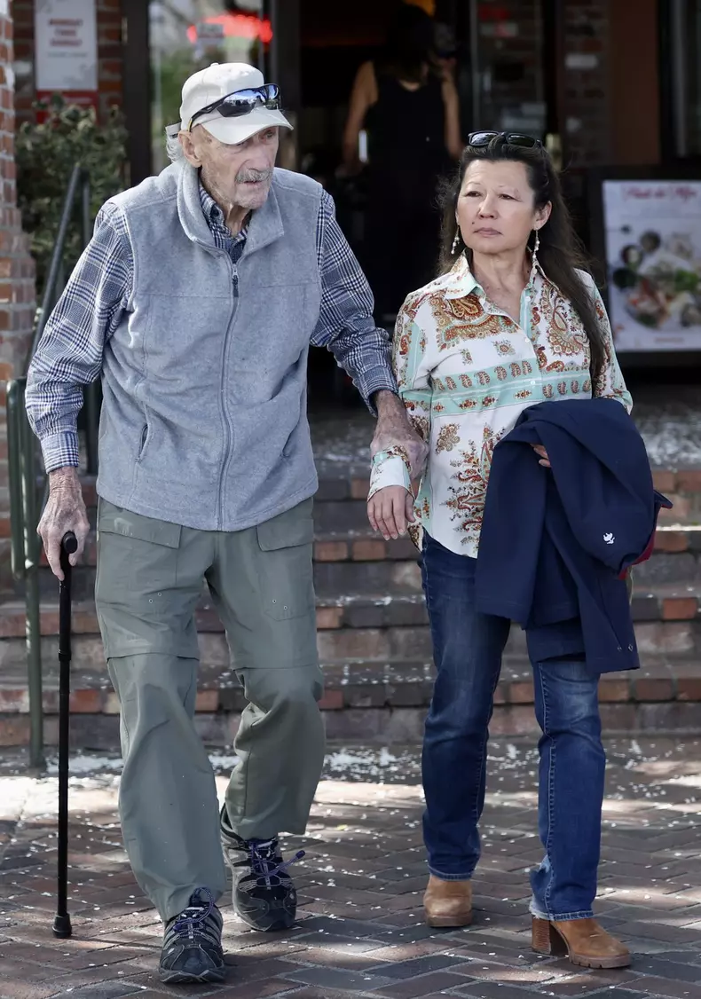Gene Hackman, surprins impreuna cu sotia lui