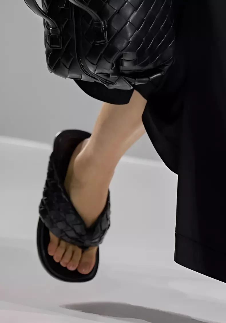 Edgy Flip Flops - Bottega Veneta