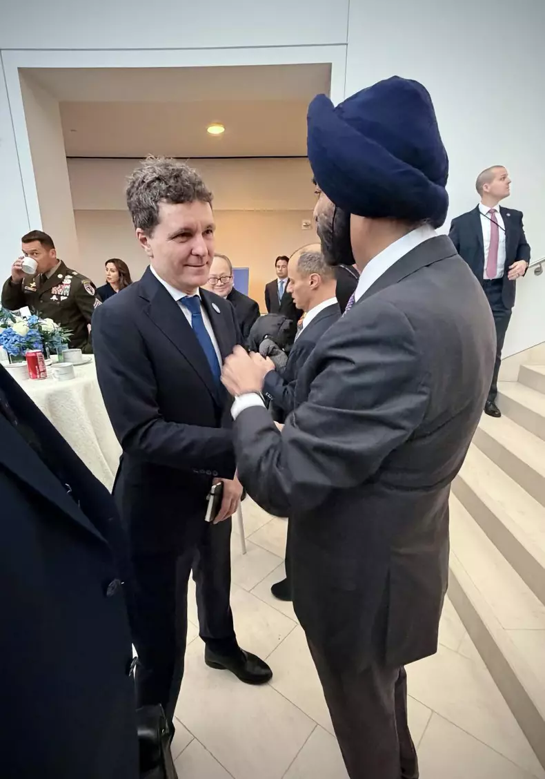 primele-imagini-cu-nicusor-dan-la-inaugurarea-consiliului-pacii-din-washington-1047594