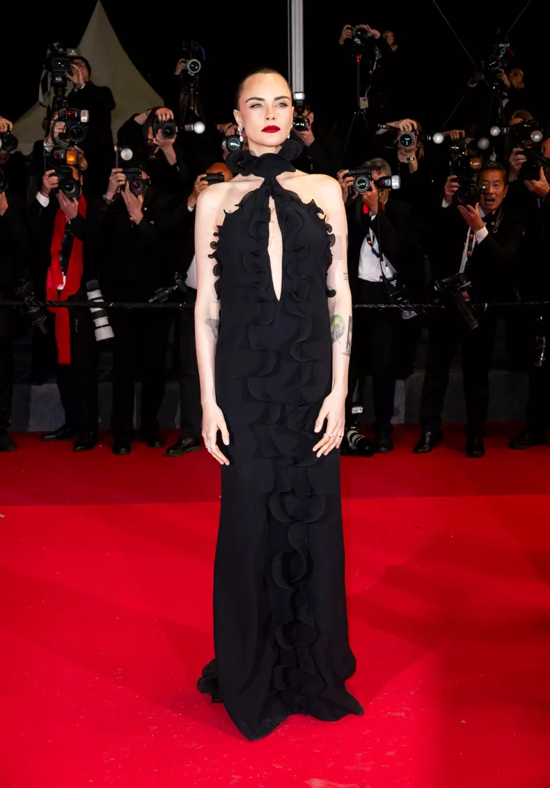 Cara Delevingne, ținută Tom Ford by Haider Ackermann