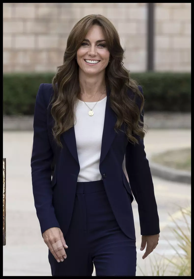 Kate Middleton strălucește cu o tiară veche de 100 de ani