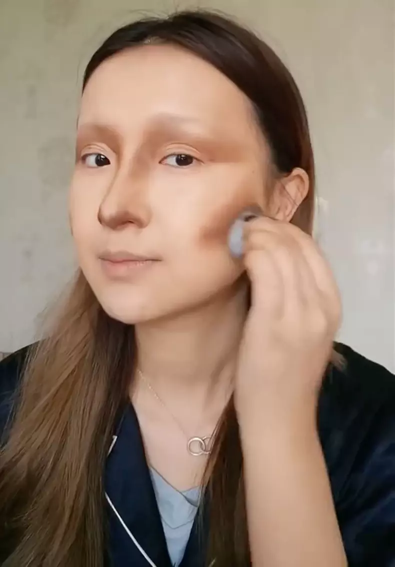 Make-up vlogger
