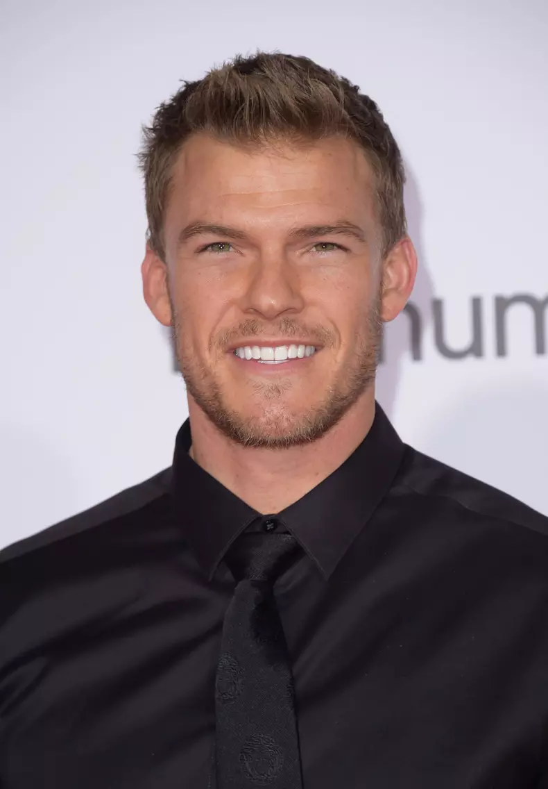 Alan Ritchson, agresat sexual de un fotograf 