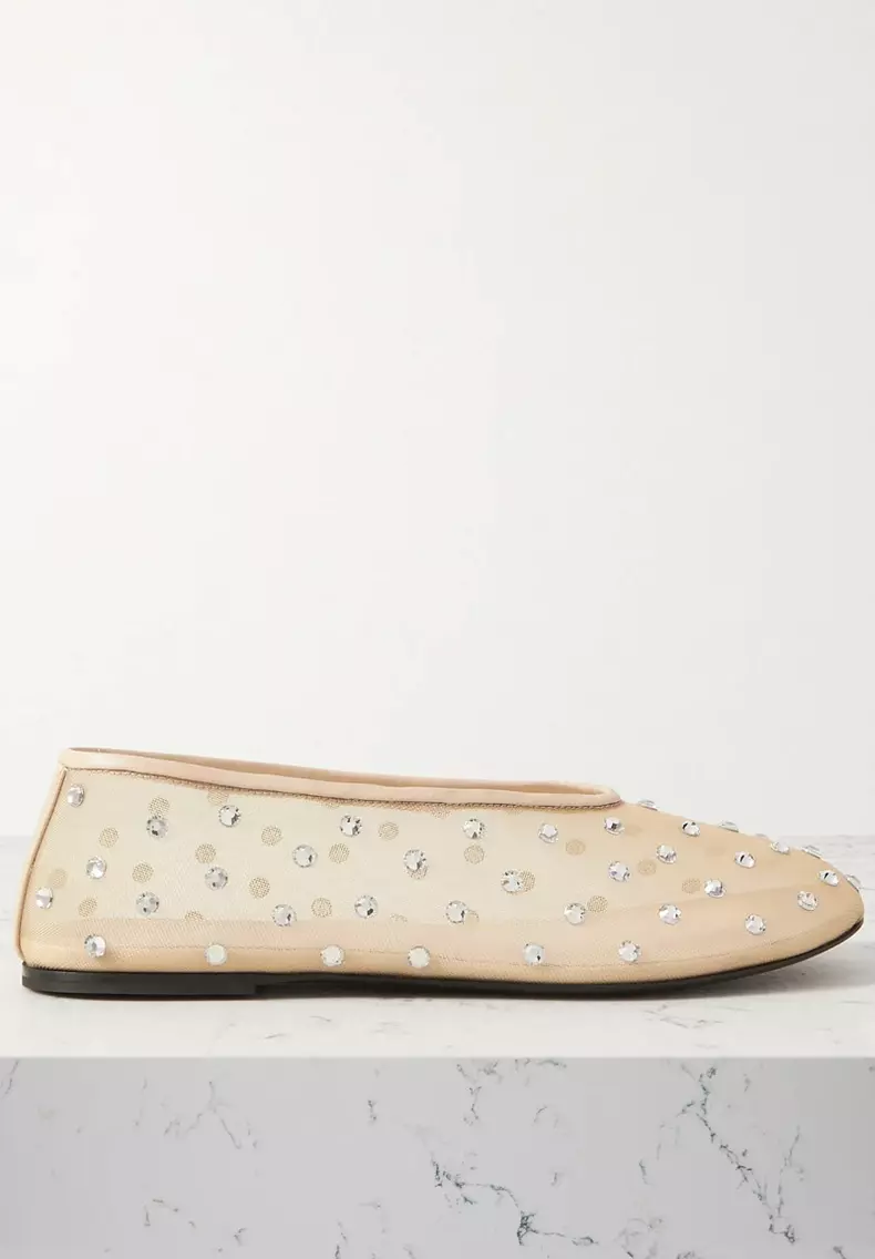 Balerini din tul cu aplicații de cristale, Khaite, 4.400 lei, www.net-a-porter.com