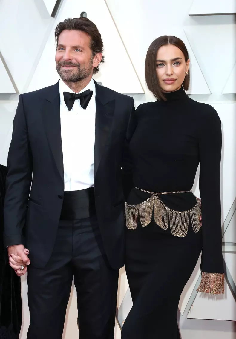 O nouă dovadă că Irina Shayk și Bradley Cooper s-au împăcat! Gesturile intime surprinse de paparazzi