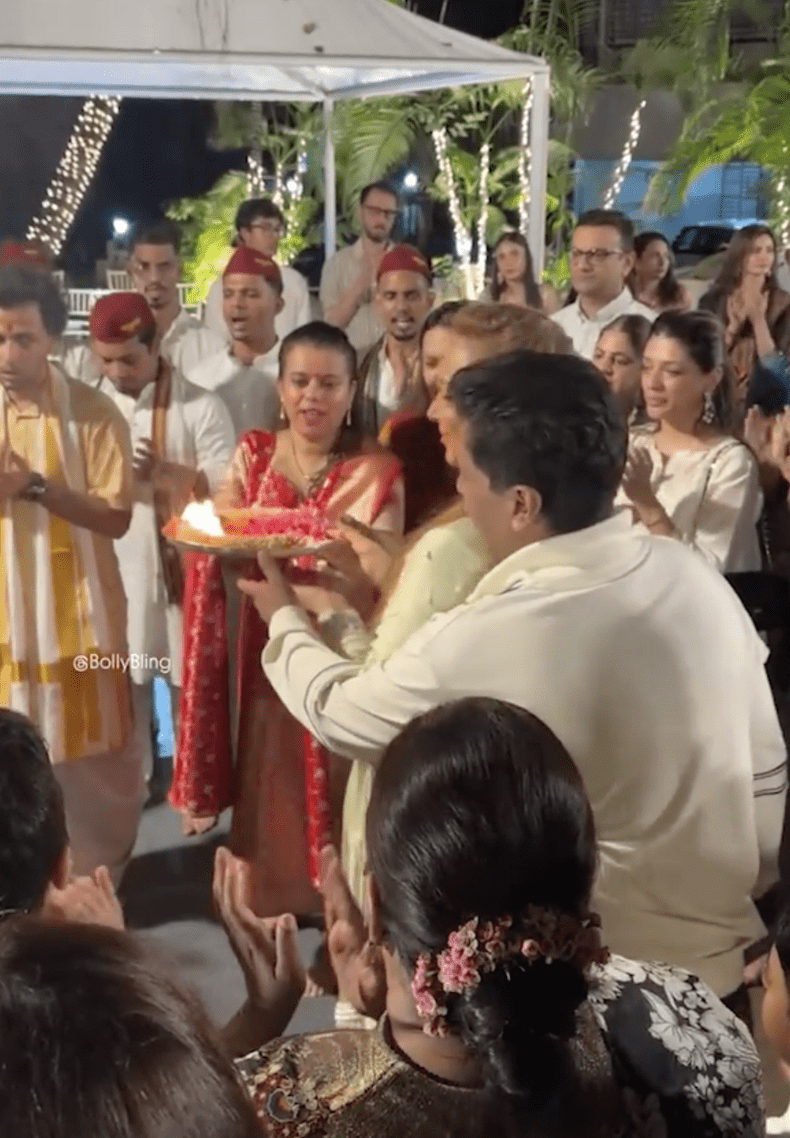 Iulia Vântur la ritual hindus (2)