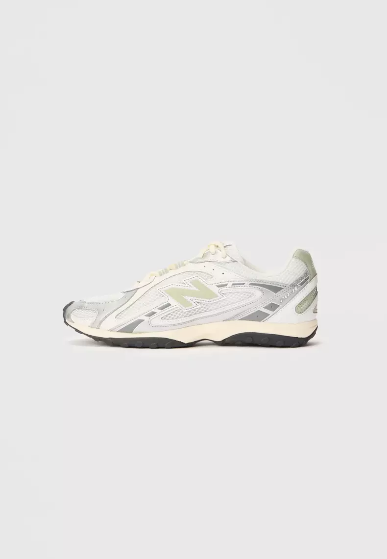 Sneakers din piele, New Balance, 461 euro, www.zalando.ro
