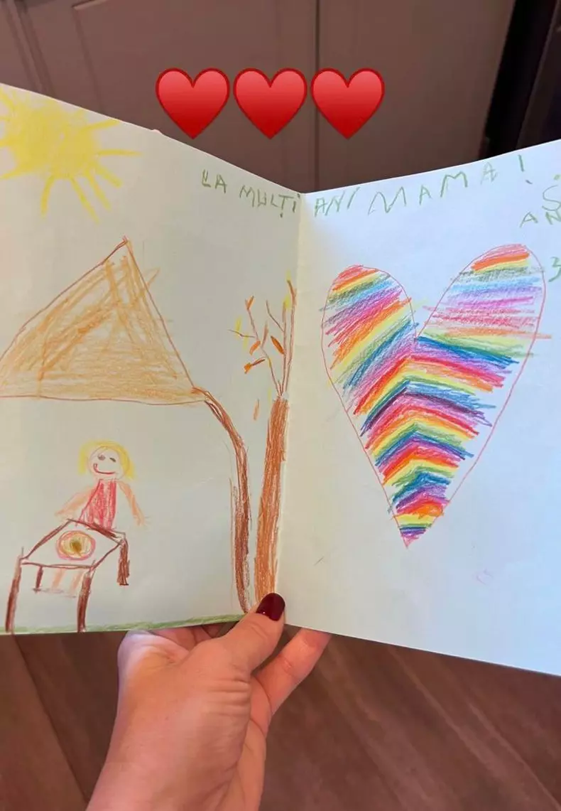 SIMONA A PRIMIT FELICITARI DE ZIUA EI