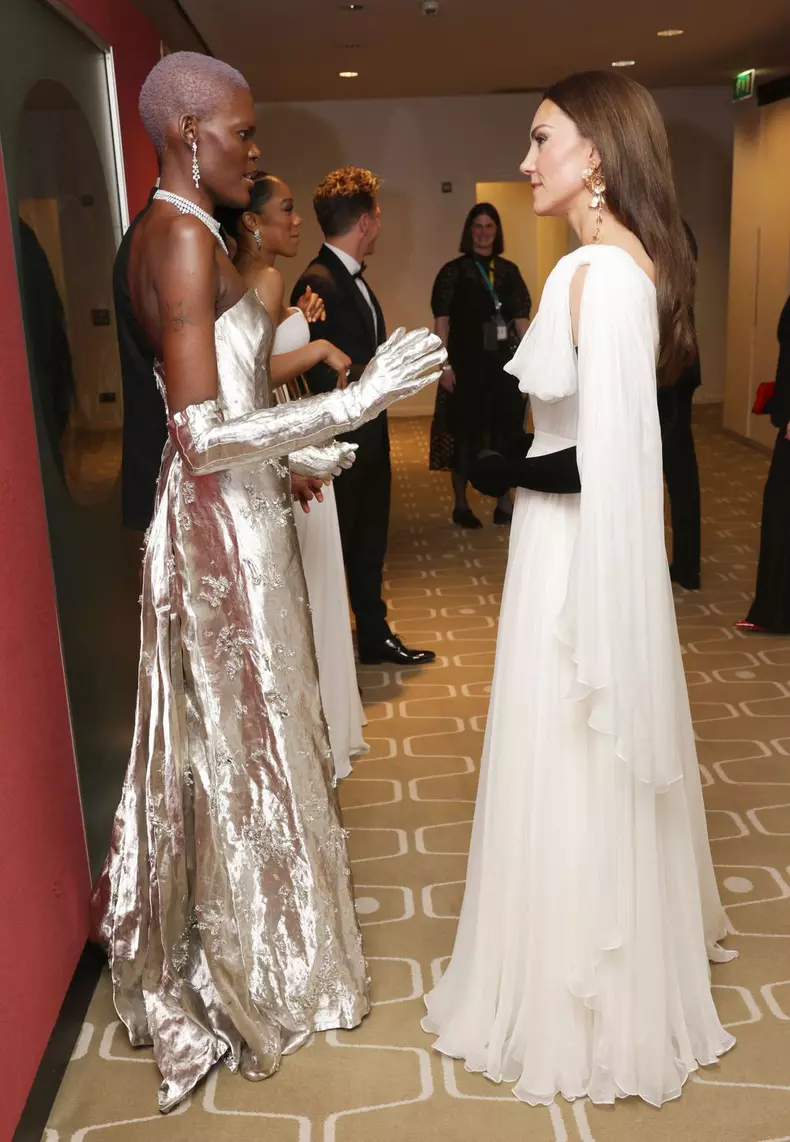 Kate Middleton, ravisantă la Premiile BAFTA 2023. Prințesa de Wales a „reciclat” ținuta pe care a purtat-o în 2019