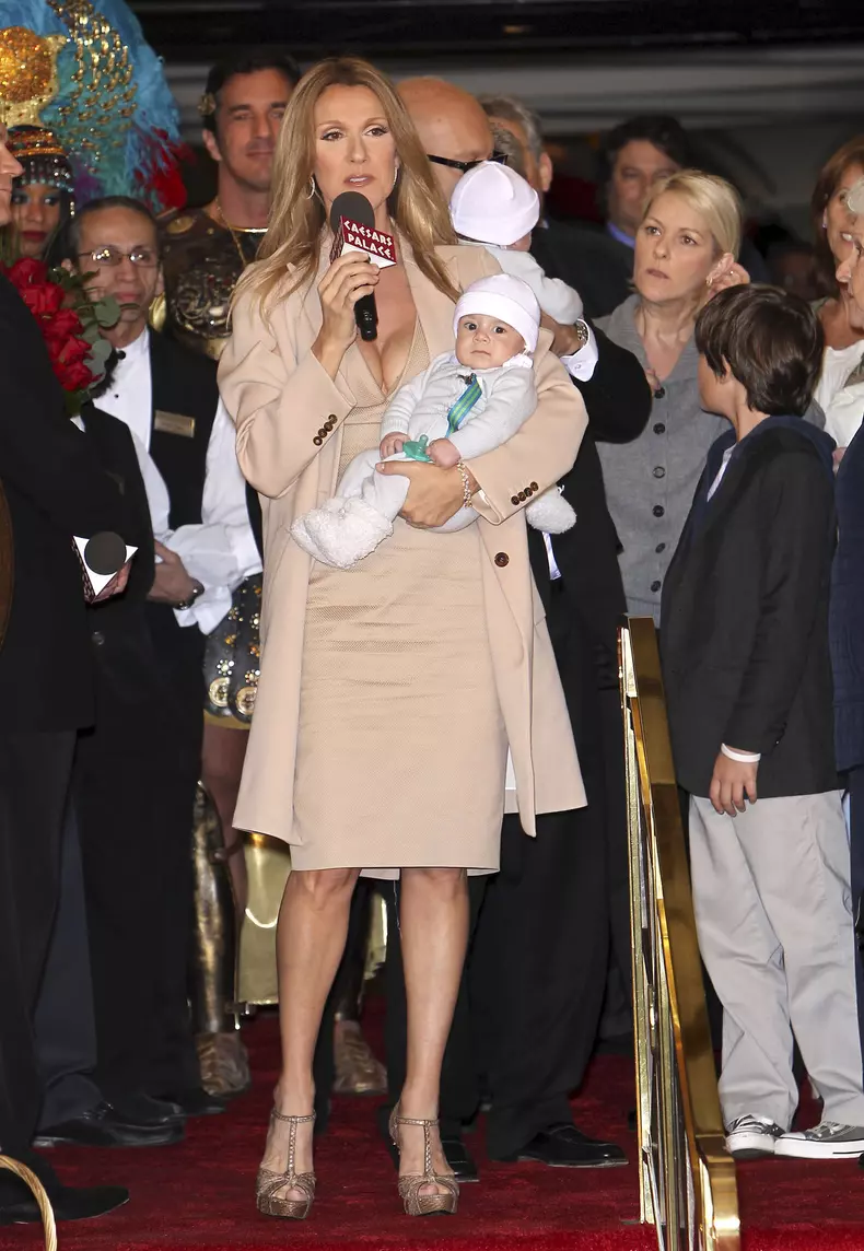 Celine Dion - mamă pentru priCeline Dion - mamă (de gemeni) pentru prima oară la 42 de ani.ma oară la 42 de ani.