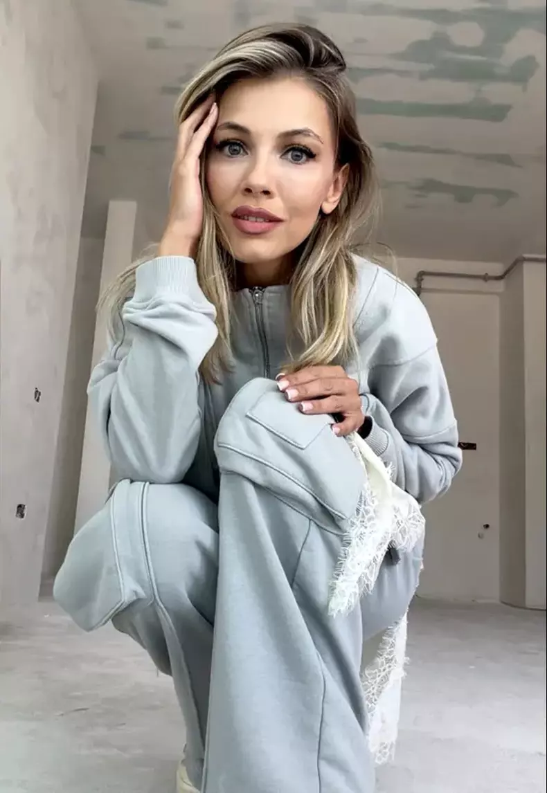andreea ibacka in bleu