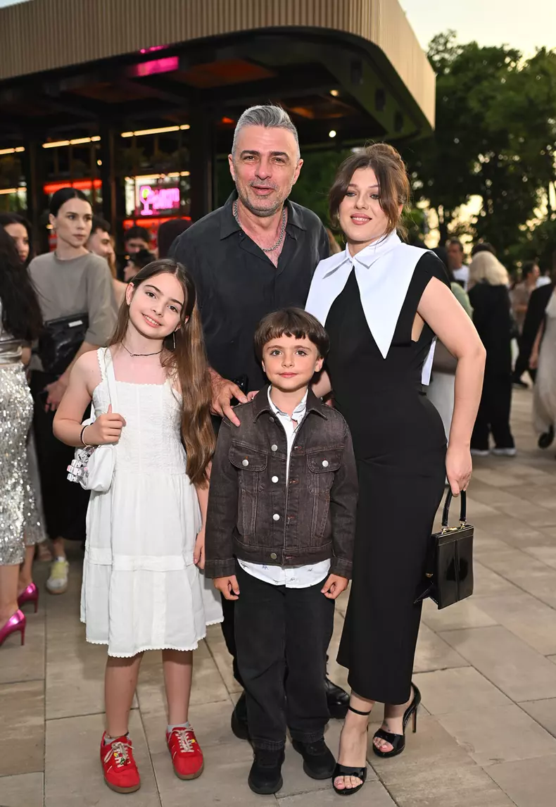 Cornel Ilie, Anastasia Sandu și cei doi copii ai artistului