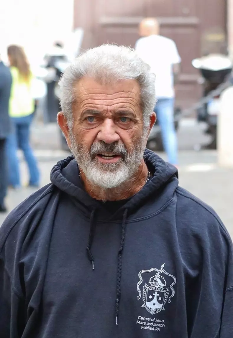 Mel Gibson enjoys casual lunch with family at Pierluigi Restaurant in Rome
