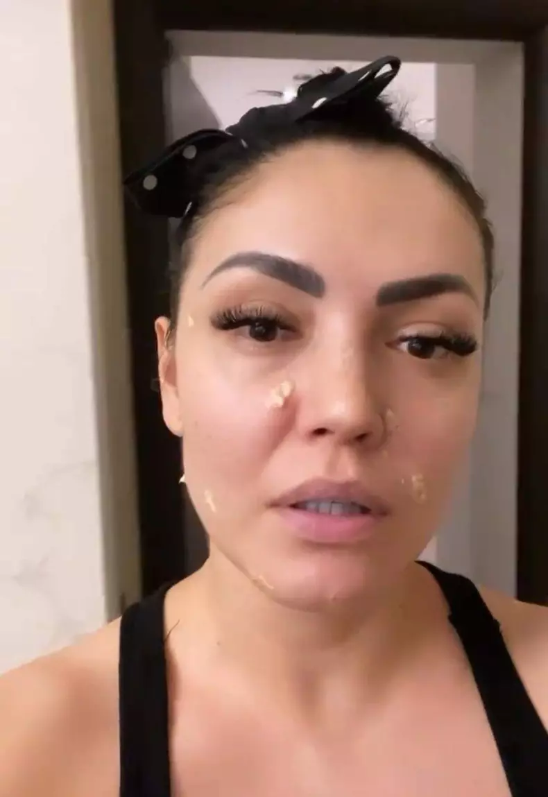 Andreea problme cu tenul