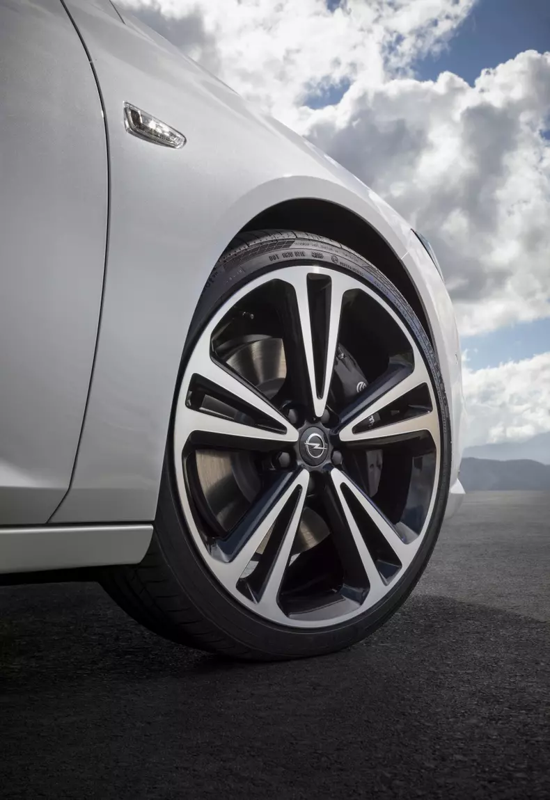 Opel-Insignia-Grand-Sport-304408