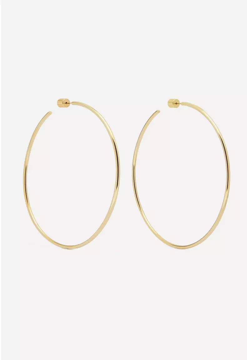 Cercei din oțel inoxidabil, Jennifer Fischer, 1.200 lei, www.net-a-porter.com
