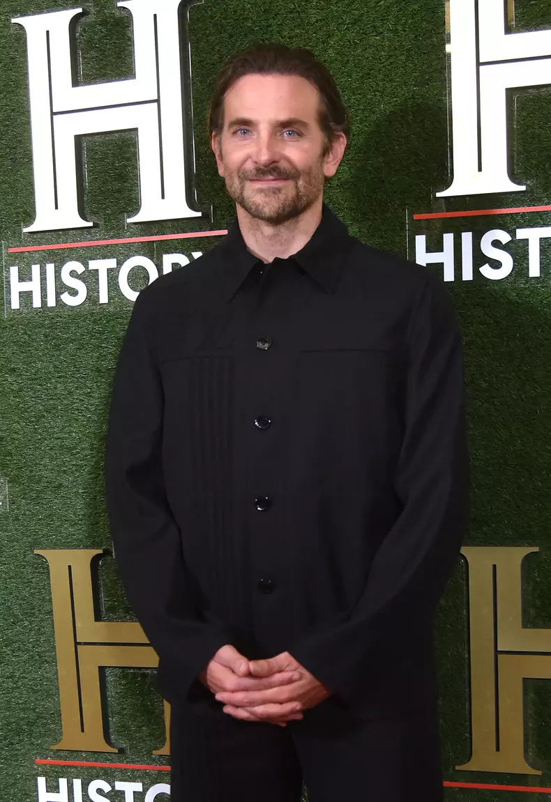 Bradley Cooper la photocall-ul de la serata „HISTORYTalks 2022”
