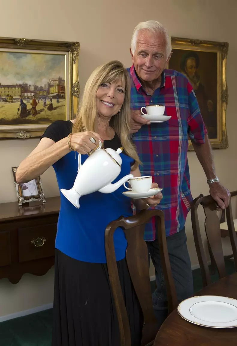 *PREMIUM-EXCLUSIVE* "Tarzan" star Ron Ely's wife Valerie Lundeen has been killed at their California home! Couple is seen in 2014 posing for photoshoot in the same house