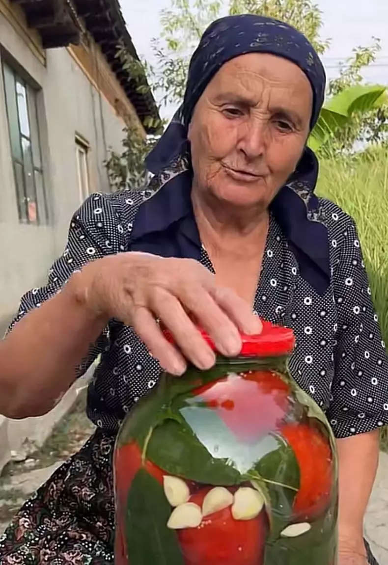 bunica gherghina pregateste rosii murate7