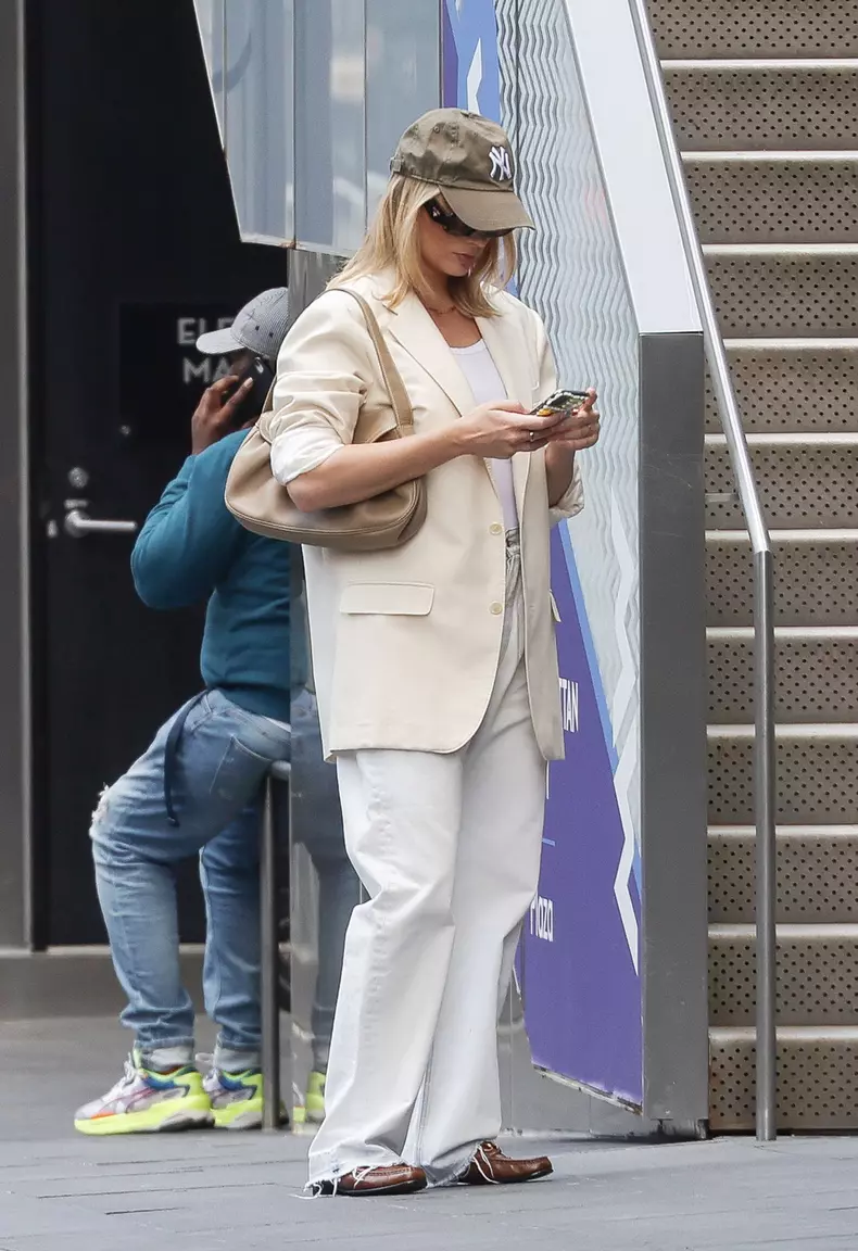 EXCLUSIVE: Margot Robbie is Spotted Out With Husband Tom Ackerley in New York City.