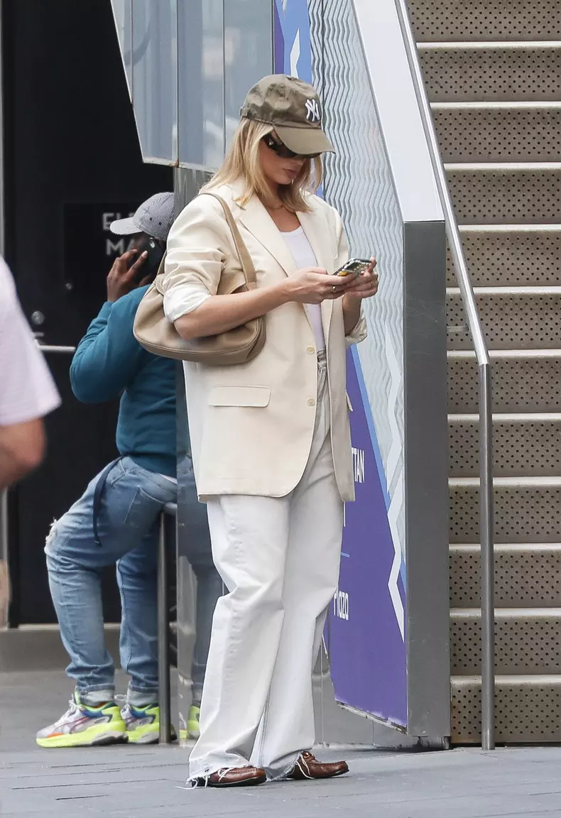 EXCLUSIVE: Margot Robbie is Spotted Out With Husband Tom Ackerley in New York City.