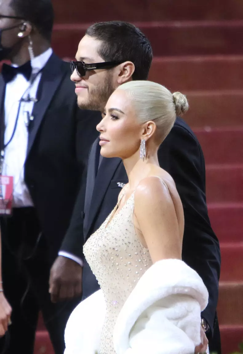 Les célébrités arrivent à la soirée du "MET Gala 2022" à New York