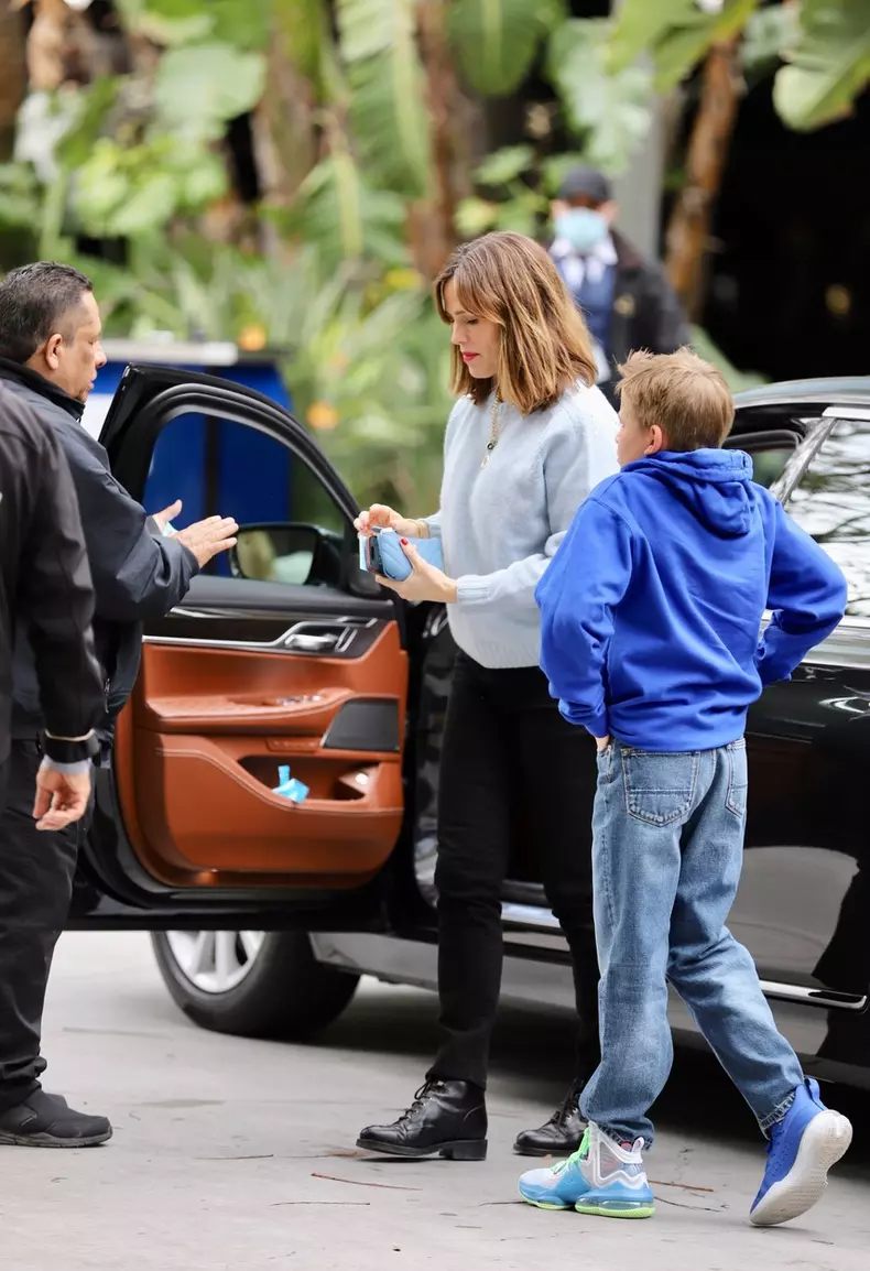 *EXCLUSIVE* Jennifer Garner and her son Samuel arrive to the Lakers game