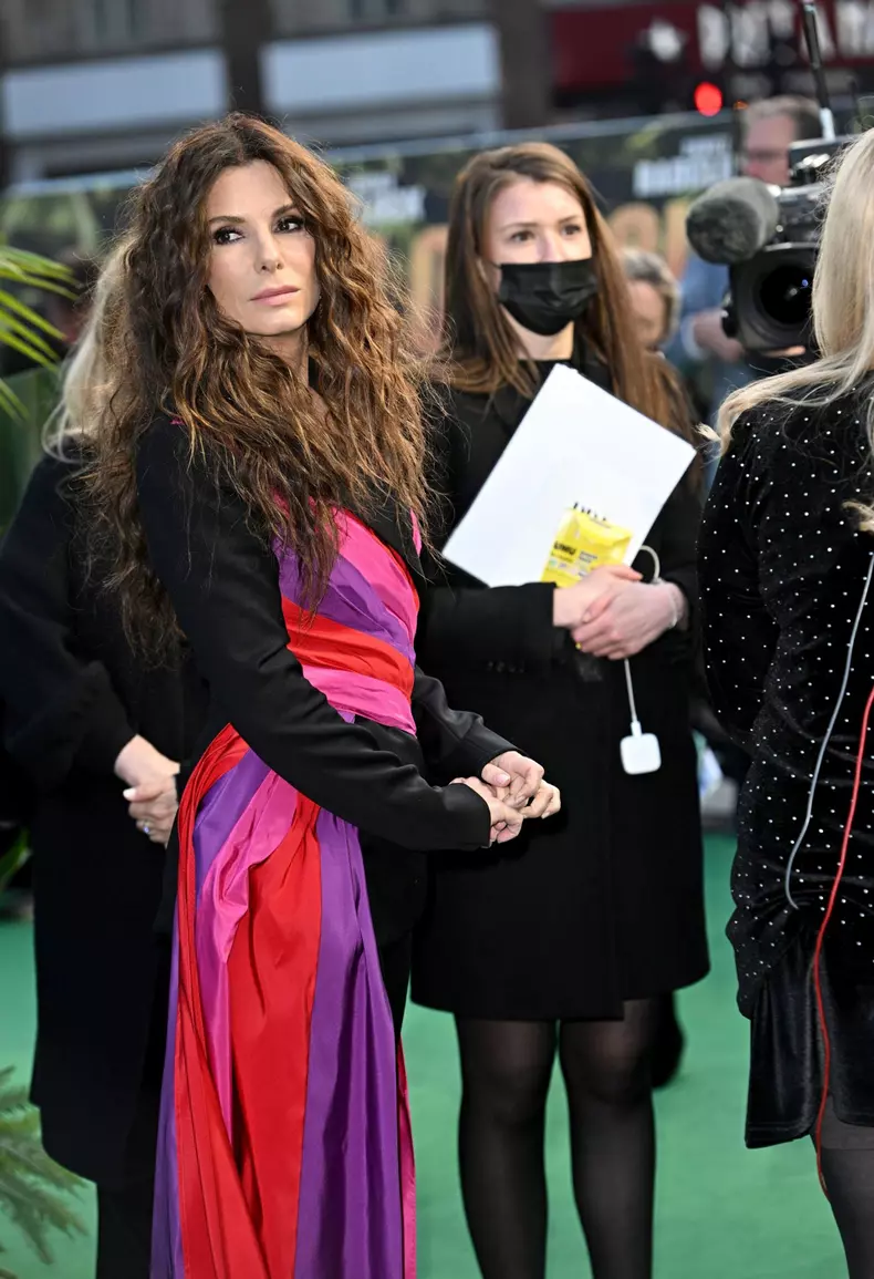 Sandra Bullock a atras toate privirile la premiera „The Lost City”. Cum s-a îmbrăcat actrița de 57 de ani