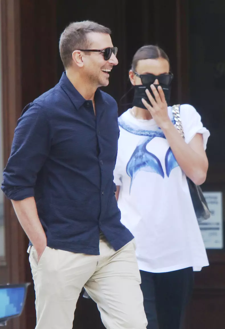 O nouă dovadă că Irina Shayk și Bradley Cooper s-au împăcat! Gesturile intime surprinse de paparazzi