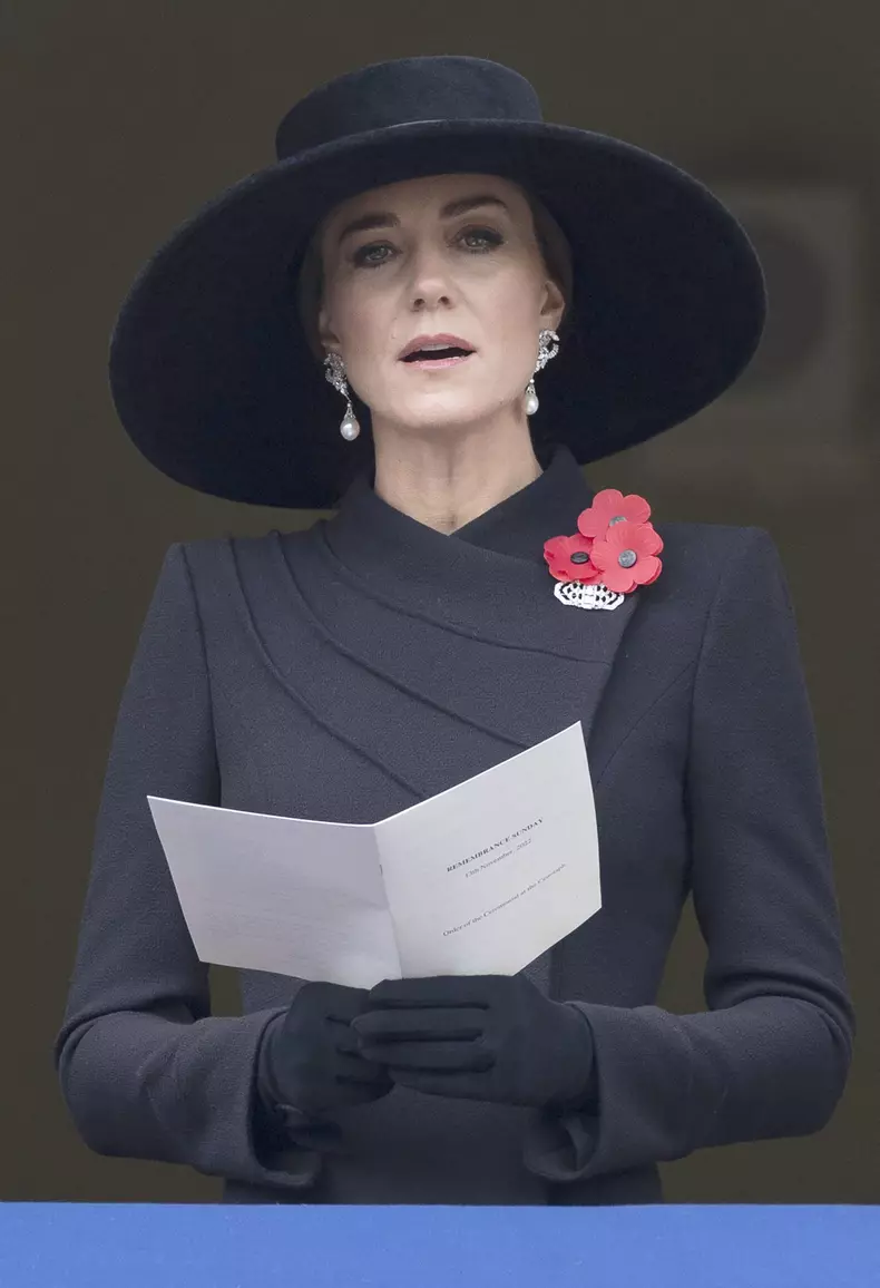 Cum a onorat-o Kate Middleton pe Regina Elisabeta în timpul ceremoniilor pentru Remembrance Day