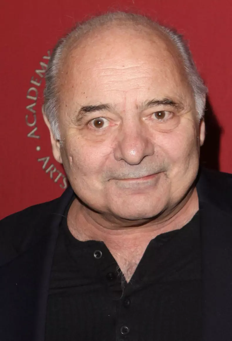 Burt Young a murit