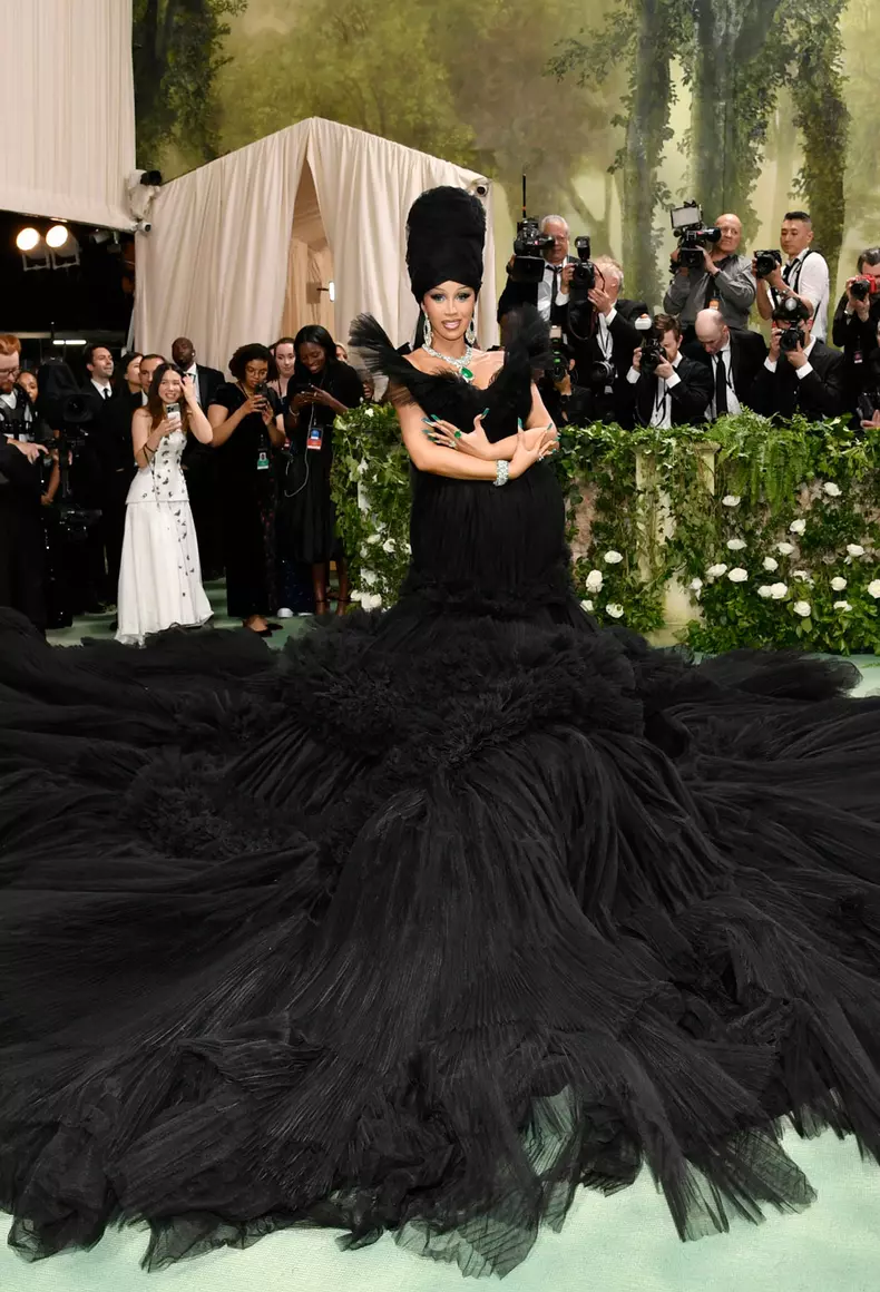 Cardi B în Giambattista Valli