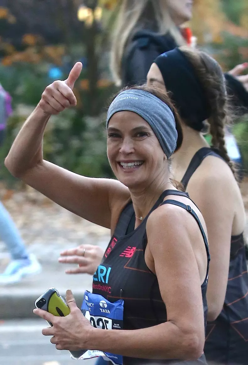 Teri Hatcher court le marathon de New York avec sa fille Emerson