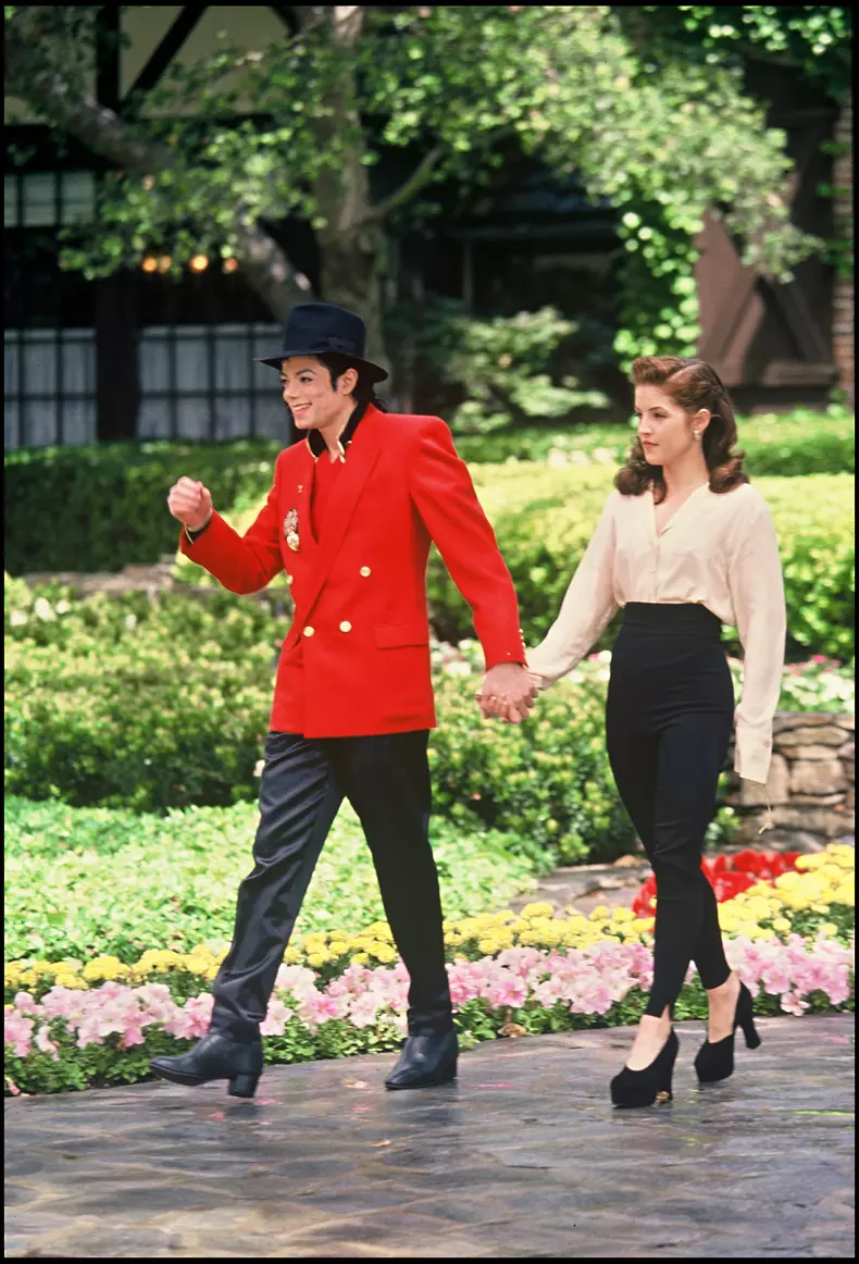 Lisa-Marie Presley şi  Michael Jackson