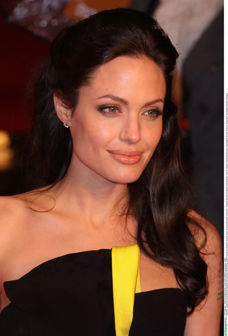 angelina_jolie_10.jpg