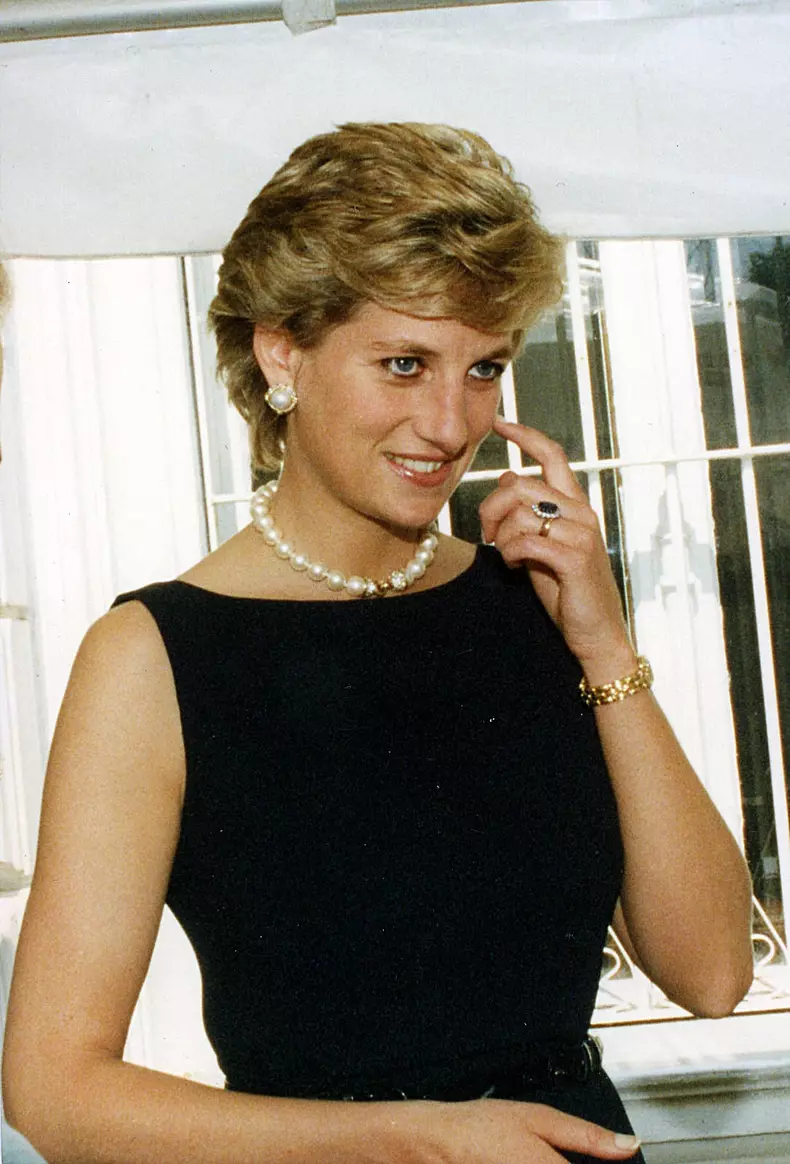 Prințesa Diana fotografiată purtându-și inelul de logodnă într-o vizită în Moscova