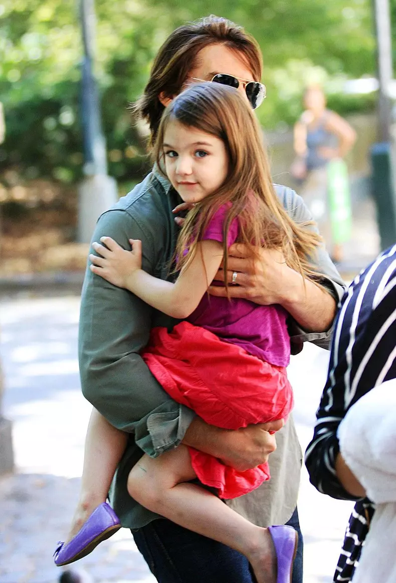 Suri Cruise legally severs ties with estranged father Tom Cruise