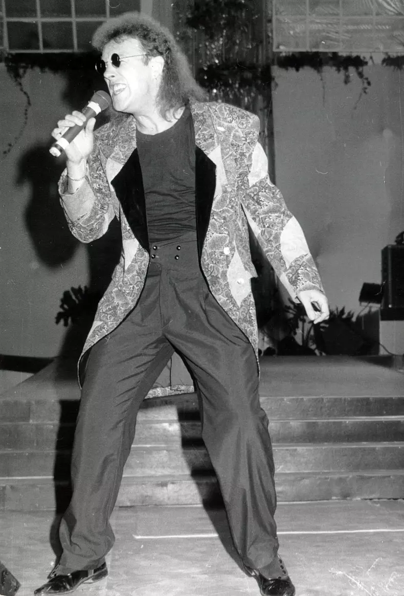 Arhiva_Celebritati_Gabriel Cotabita