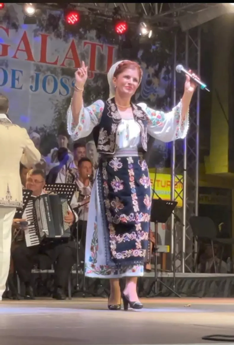 Mariana Ionescu Căpitănescu e cântăreață de muzică populară