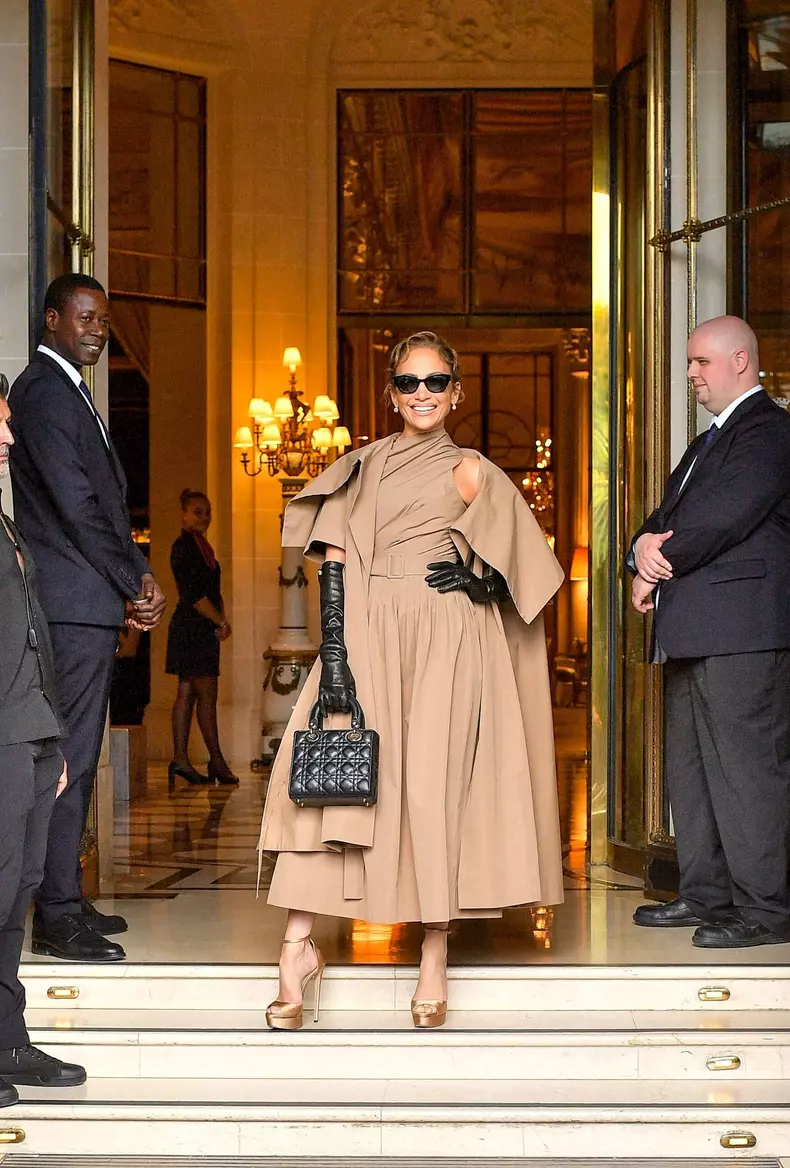 Jennifer Lopez, în timpul Săptămânii Modei de la Paris