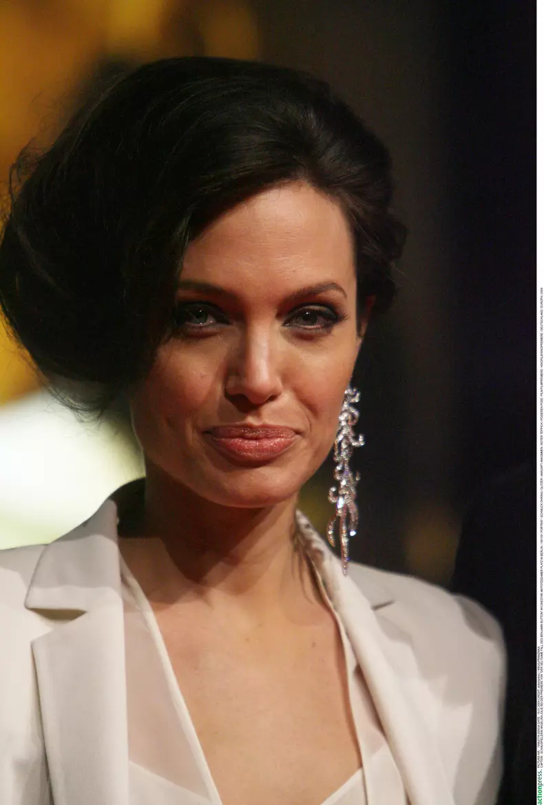 angelina_jolie_01.jpg