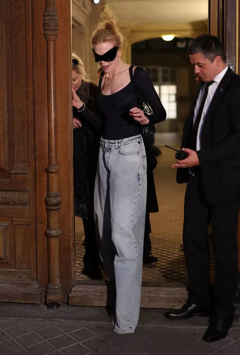 Nicole Kidman à la sortie d'un fitting Balenciaga lors de la Fashion Week de Paris