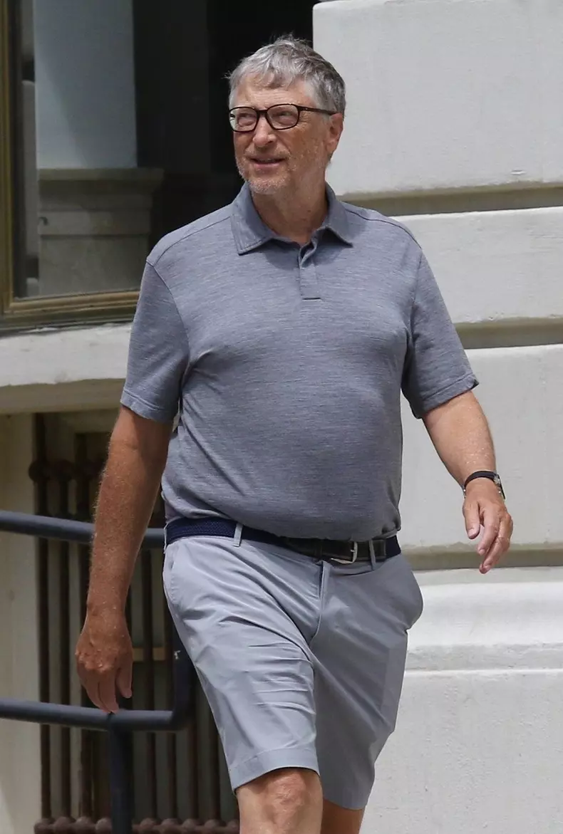 *EXCLUSIVE* Bill Gates STILL wearing his wedding ring amid divorce drama! **WEB EMBARGO UNTIL 2:30PM PDT ON 05/23/21**